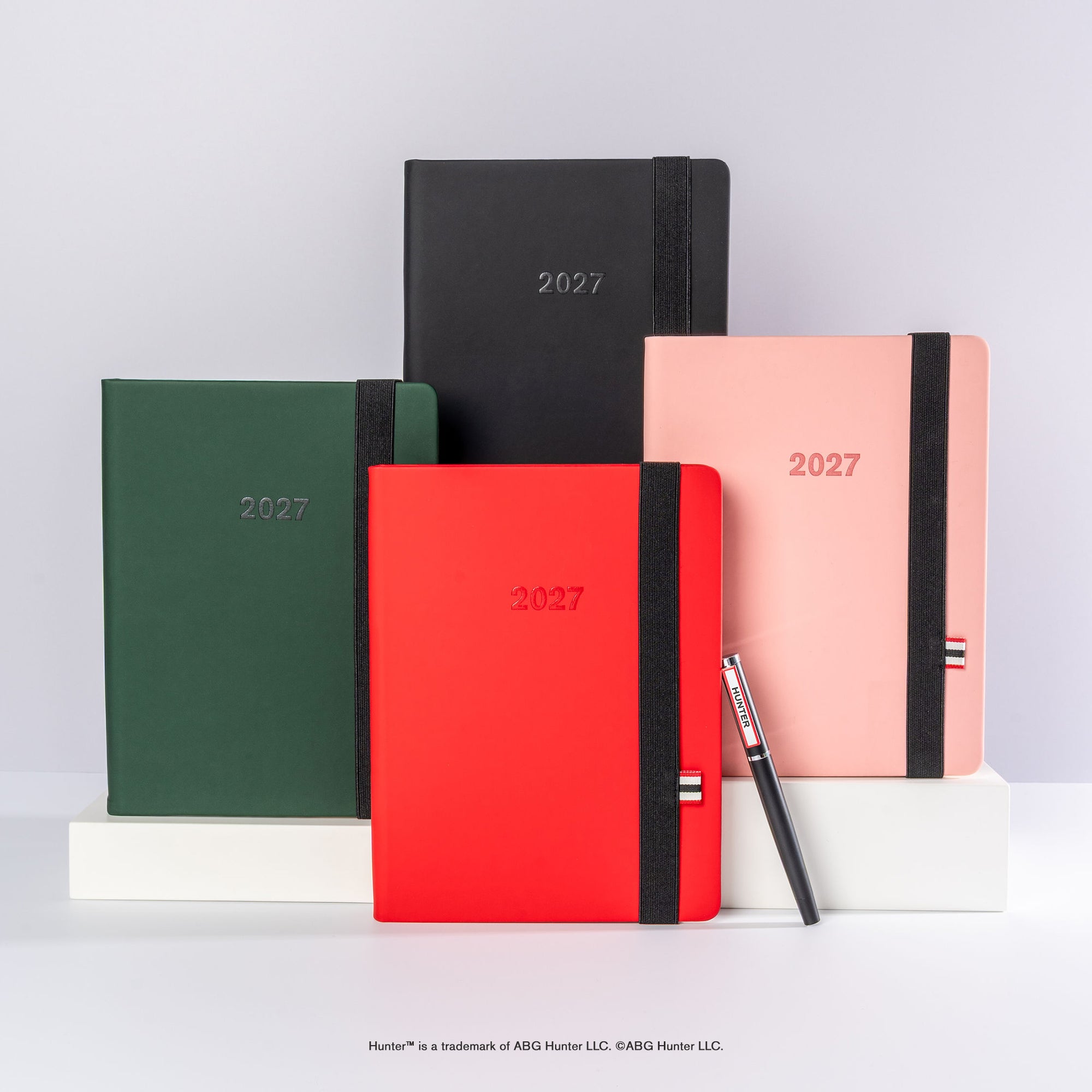2027 Purring Pink Hunter Jotter Medium Planner