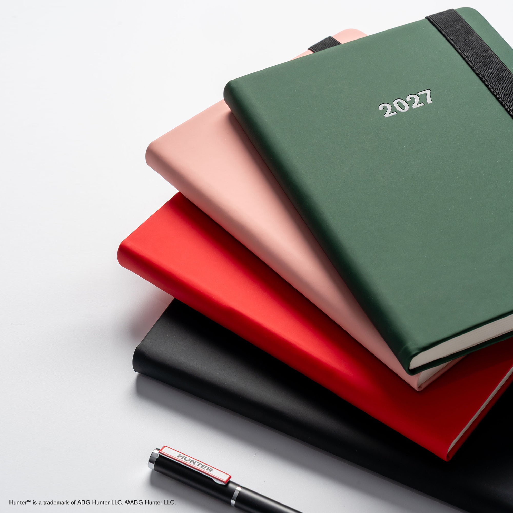 2027 Purring Pink Hunter Jotter Medium Planner